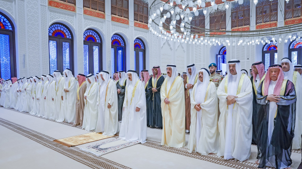 <p>His Majesty King Hamad performed Eid Al Adha prayers yesterday at Sakhir Palace Mosque, in the presence of His Royal Highness Prince Salman bin Hamad Al Khalifa, Crown Prince and Prime Minister.</p>
<p>The sons of His Majesty, senior members of the Royal Family, ministers, and senior officers from the Bahrain Defence Force, the Interior Ministry and the National Guard, diplomats and other worshippers also performed the prayers at the mosque.</p>
